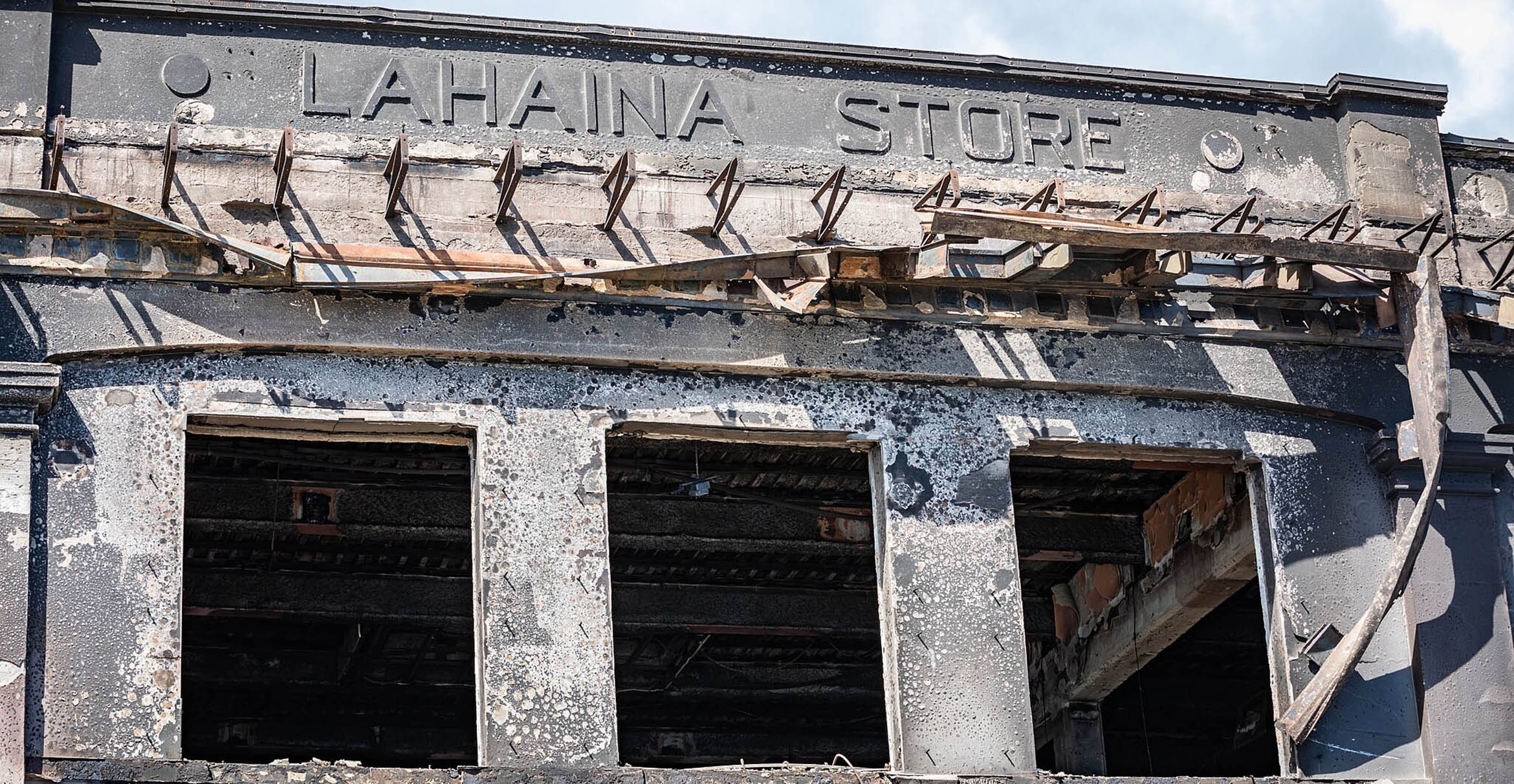 Picture of the burned building of the Lahaina Store in Maui.