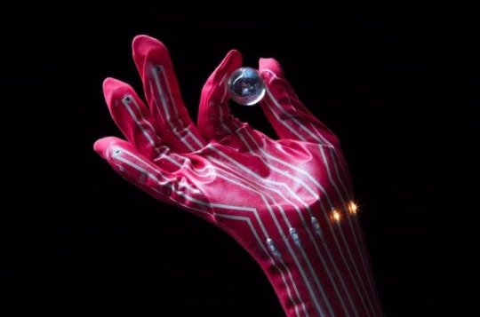 wearable electronic glove